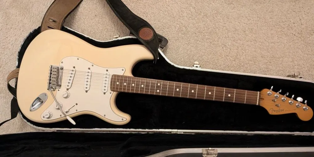 A white Fender Stratocaster