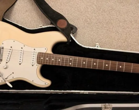 A white Fender Stratocaster