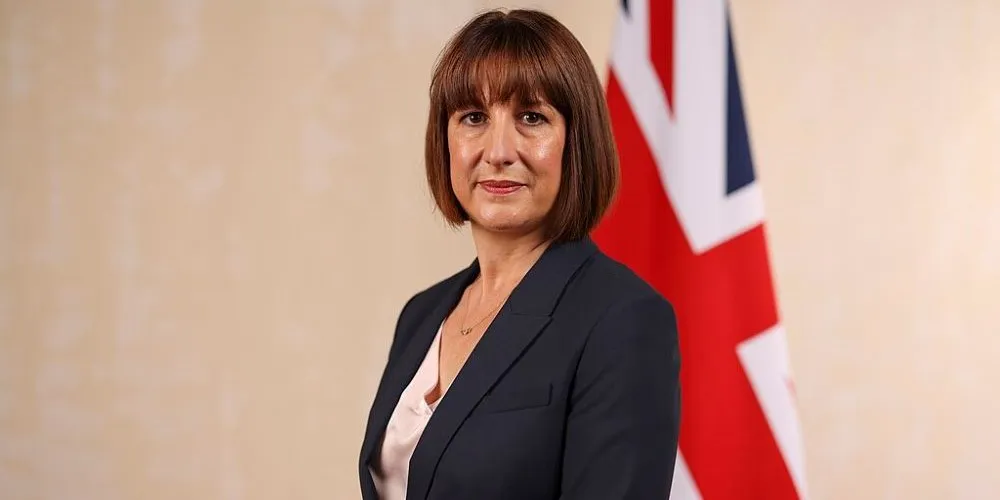Official cabinet portrait of Chancellor of the Exchequer Rachel Reeves